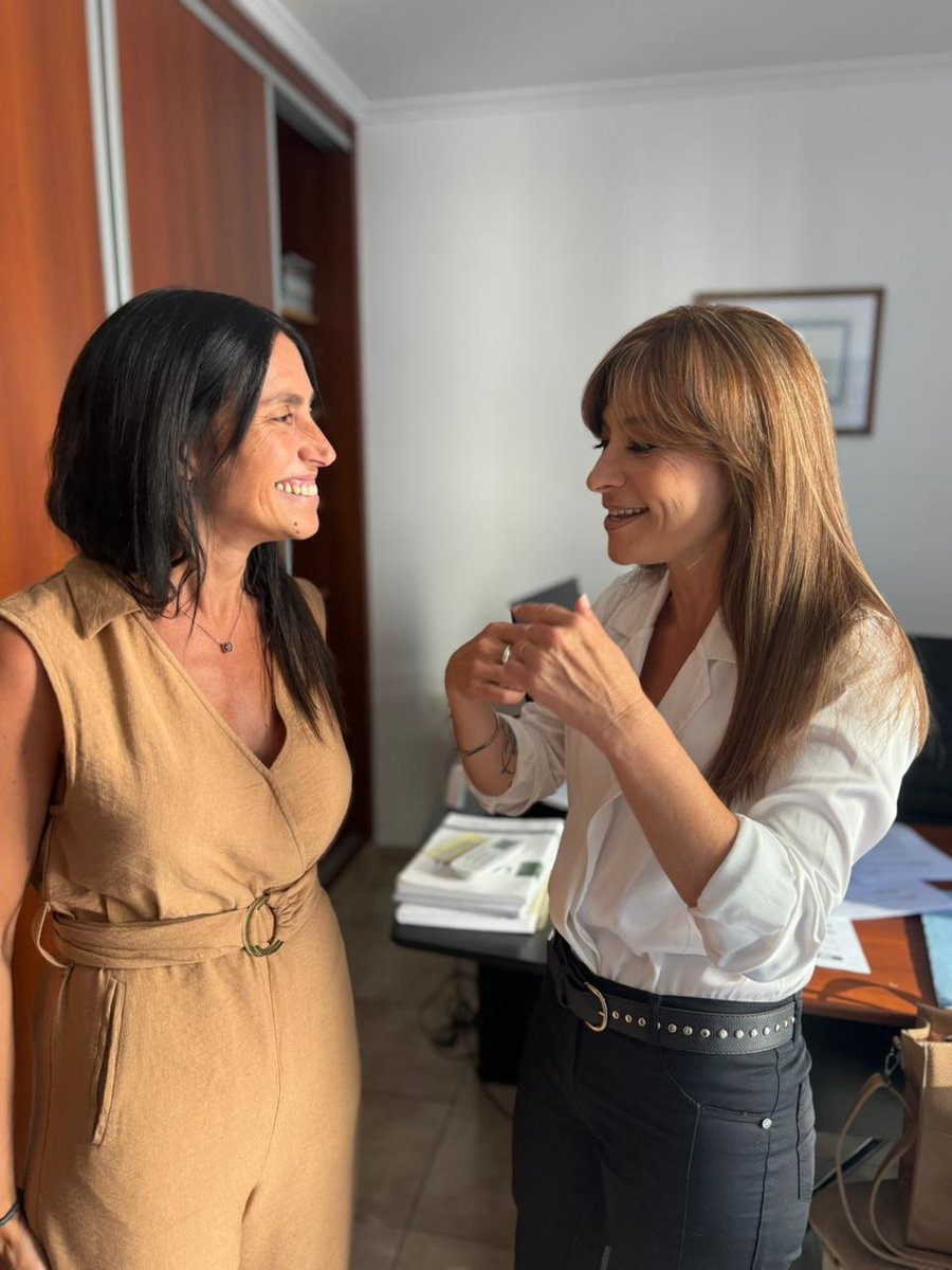 titibarletta's tweet photo. Así como la veía en la tele es @marialuengook Auténtica, simple y con mucho para dar. Bienvenida a este exigente pero feliz trabajo de trabajar desde nuestro humilde lugar por y para la gente. Contá conmigo siempre 🙌 https://t.co/2MOv5i8pSp