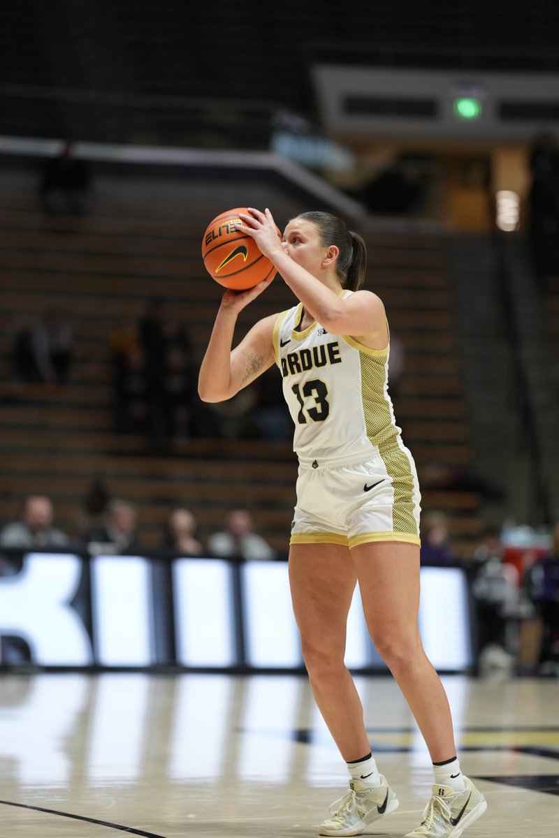 PurdueWBB's tweet photo. EC for 3️⃣

@ellacollierrr's 82nd career game with multiple 3-pointers. https://t.co/Va3CeF9Egy