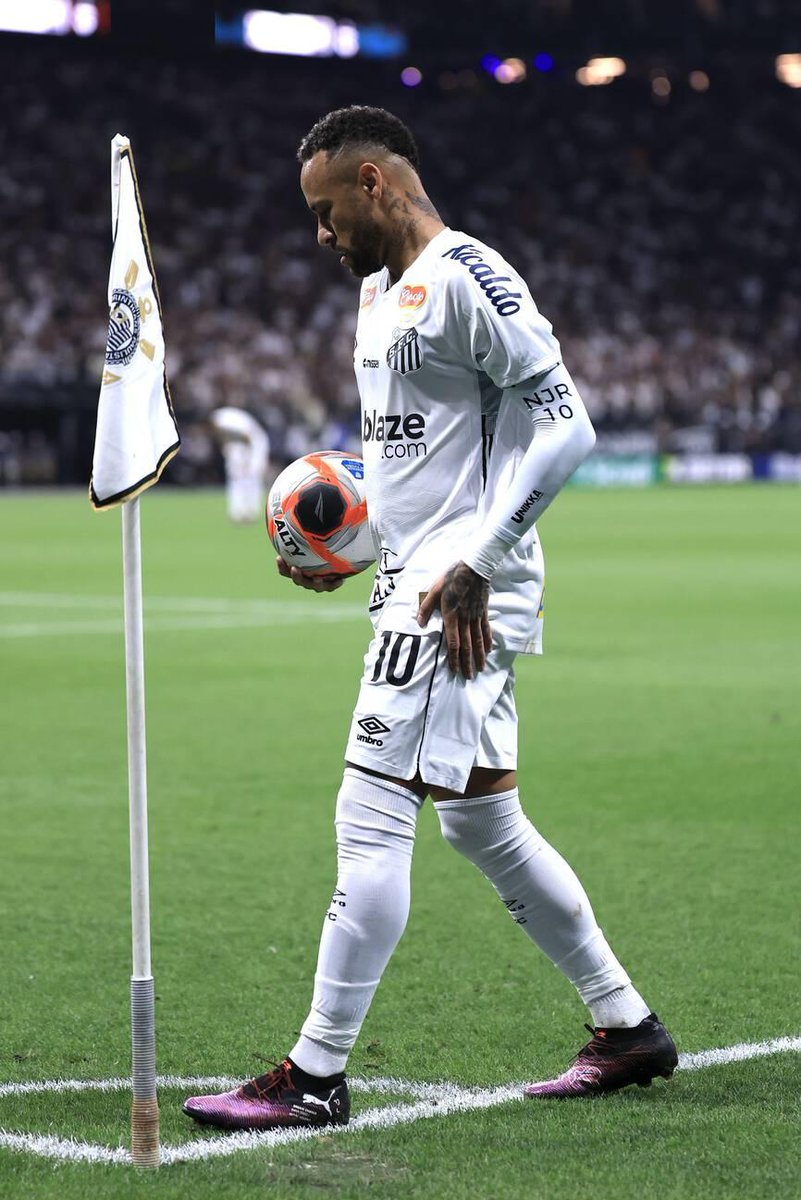 TeamNey10's tweet photo. GOAT 🐐 https://t.co/dJJzXwmqYy