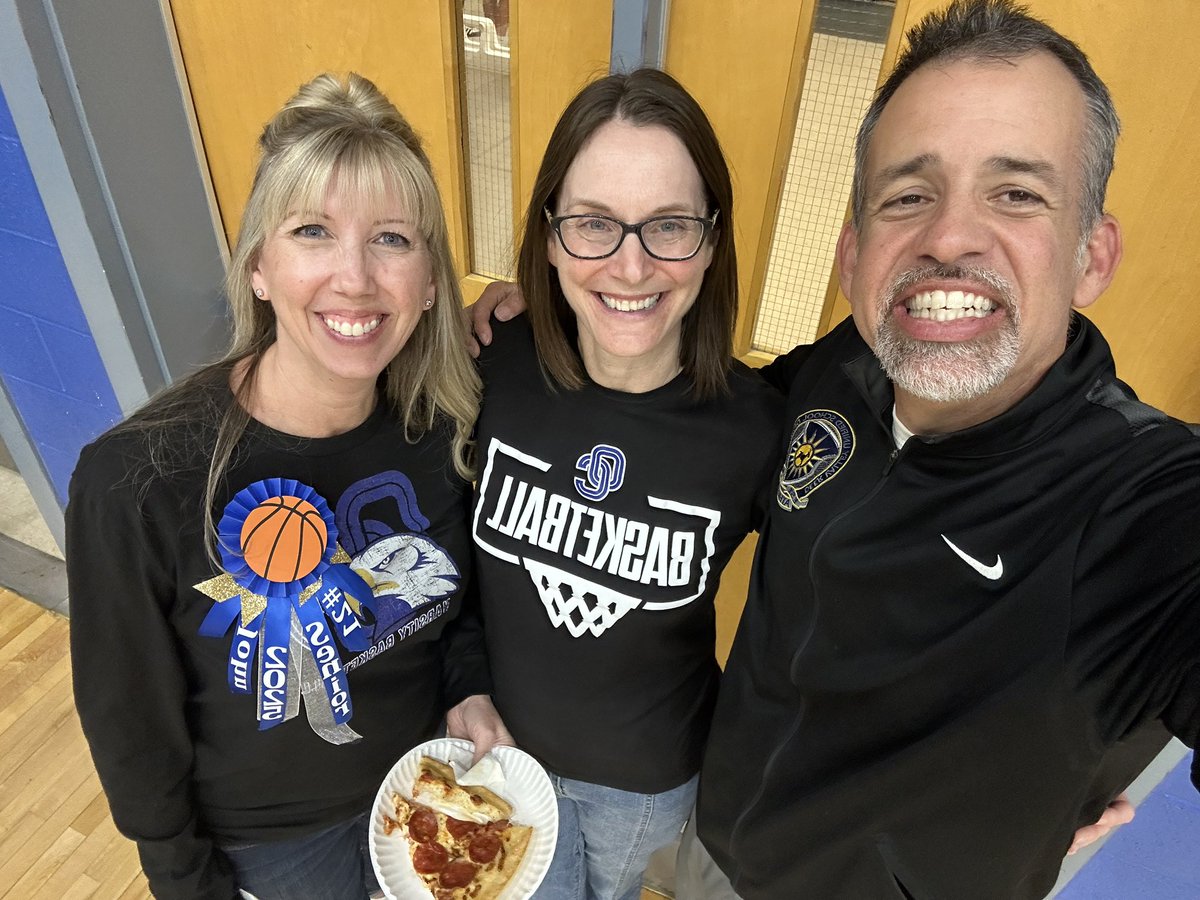AdminLeadServe's tweet photo. It’s Senior Night at O’Connor with 10 seniors being recognized tonight! And it’s a packed house!!! @DVUSD @OHS_Eagles @SDOathletics @DvusdA @chicktwins https://t.co/4Wl7ZZJXlP