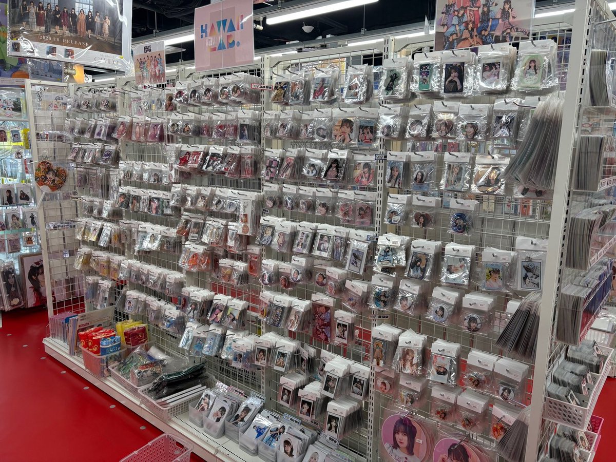 木曜日。 本日も20時30分迄営業。買取り18時迄対応🎉 (各種サイン入り