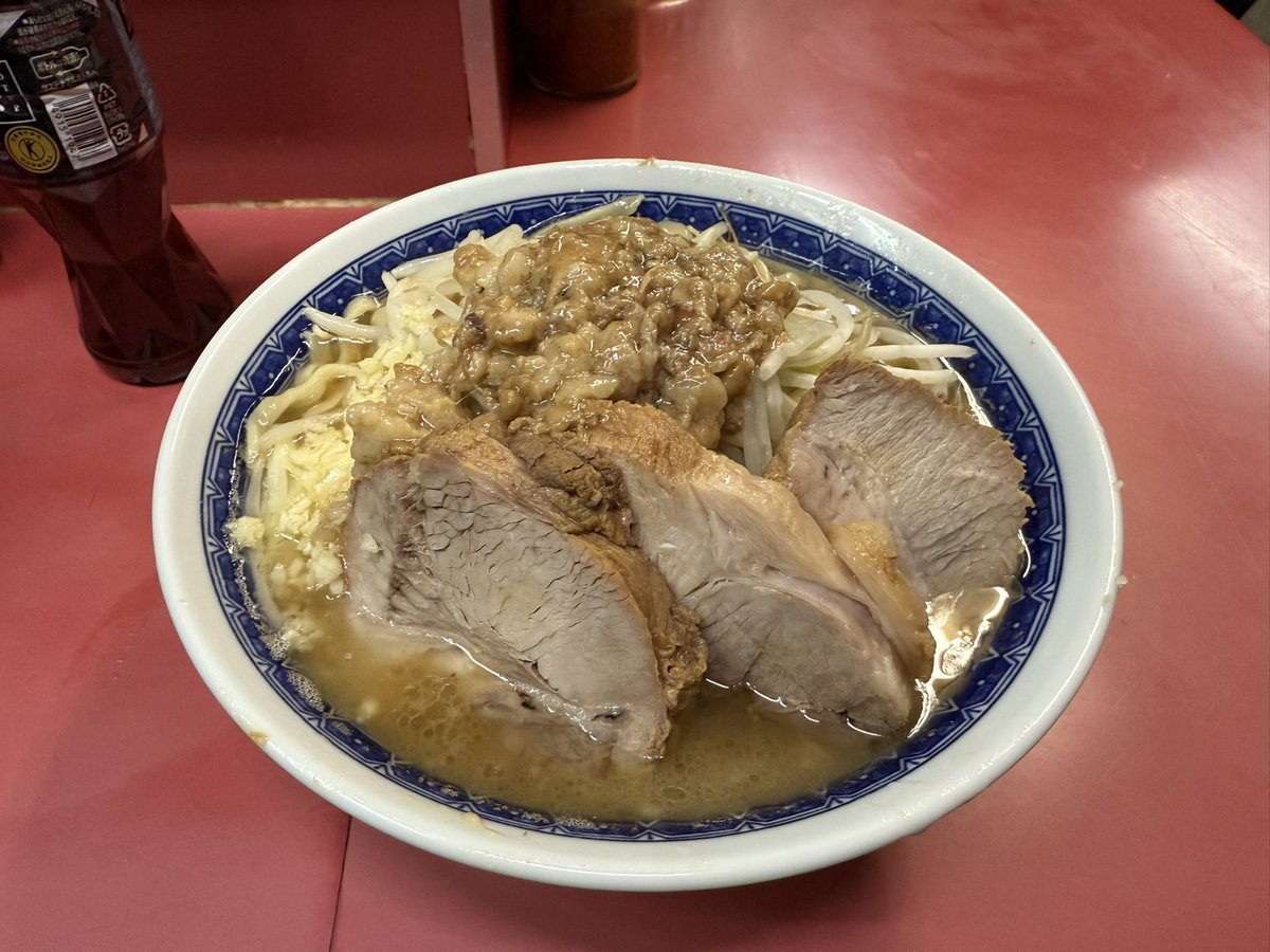 sam_chex's tweet photo. ラーメン二郎　湘南藤沢店
ニンニクアブラ

ラーメン二郎　桜台駅前店
ニンニクアブラ

自家製麺No.11
ニンニク少なめちょい野菜ちょいアブラ

全部うまいし
二郎で豚サービスしてくれたの最高 https://t.co/Ui5itTP8Hh