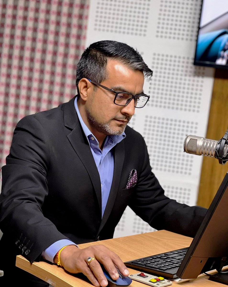 वाचन र श्रवणको महिमाबारे हामी सबैलाई बोध गराउने श्री स्वस्थानी व्रतकथाको महिना सकिएको भोलिपल्टै यो वर्ष विश्व रेडियो दिवस पर्नु पनि सुखद संयोग हो । रेडियो दिवसको सम्पूर्ण श्रोतावर्ग, विज्ञापनदाता र शुभचिन्तकमा मुरीमुरी शुभकामना ।
#WorldRadioDay2025  #Radiokantipur #Radioforlife