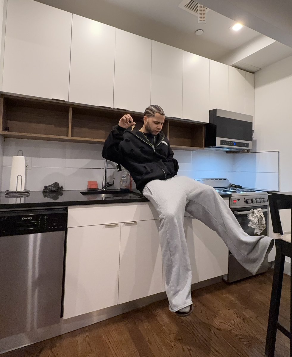 JustjaydenL's tweet photo. I just secured my very own apt in Nyc off of my Clothing Brand!! https://t.co/0XbPm9jeWz
