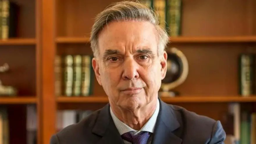Miguel Ángel Pichetto

❌️ Protegió los fueros de CFK
❌️ Votó todas las leyes nefastas del kirchnerismo
❌️ Fue presidente de la AGN en el gobierno de Alberto, no encontró ni un caso de corrupción.
❌️ Se abstuvo de votar ficha limpia

Cadáver político.