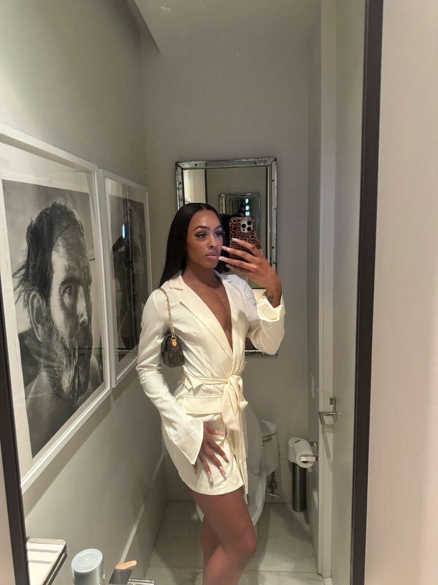 trackqueenlex's tweet photo. Very demure🙂‍↕️🤏🏽🎀 https://t.co/tofdLexWAE
