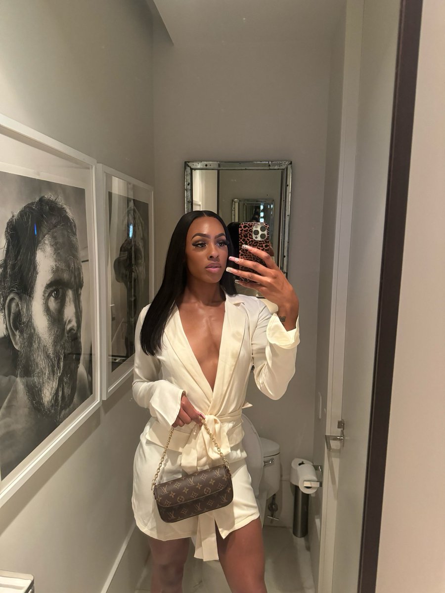 trackqueenlex's tweet photo. Very demure🙂‍↕️🤏🏽🎀 https://t.co/tofdLexWAE