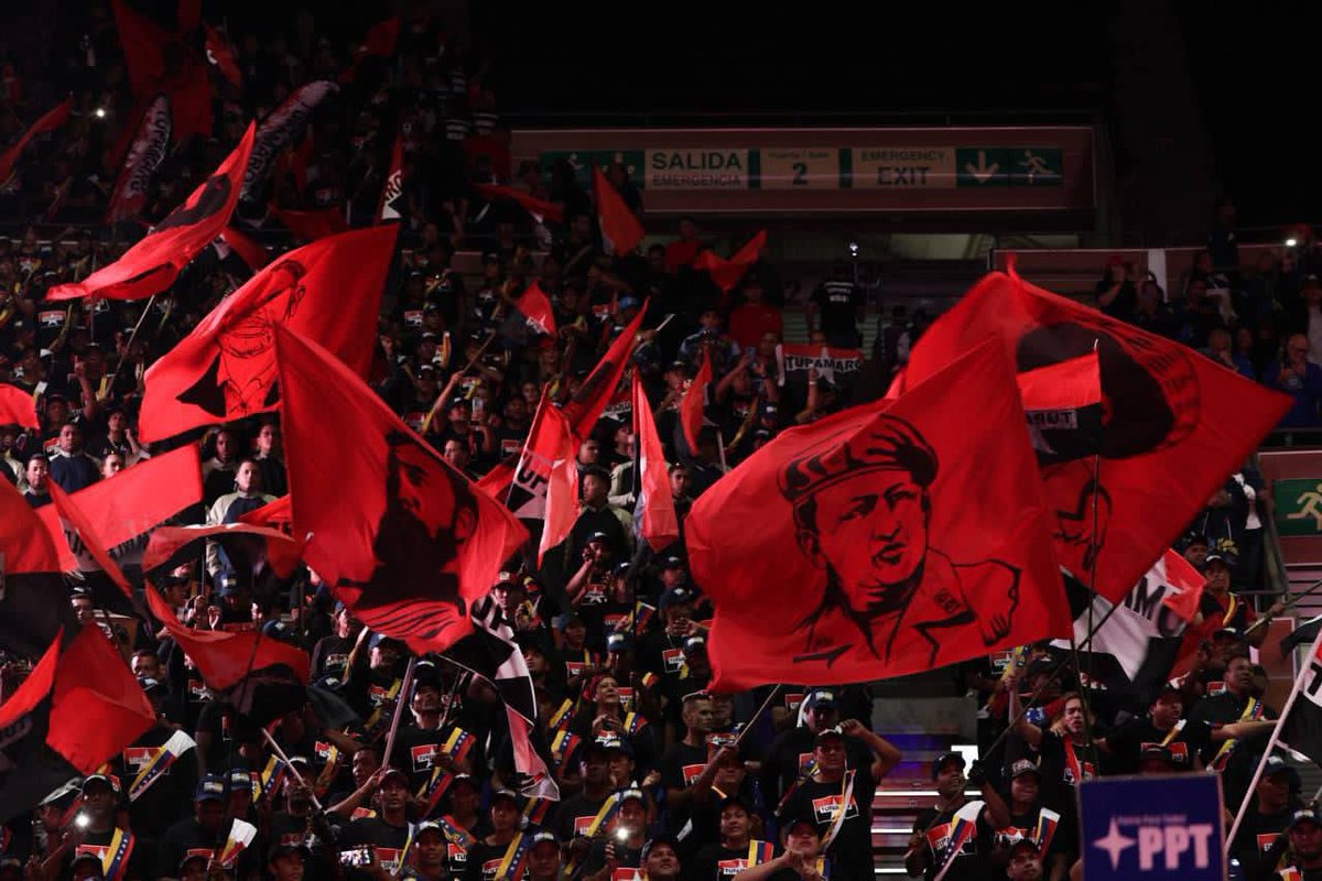Sucre_MRT (@sucre_mrt) on Twitter photo En el programa <a href="/ConElMazoDando/">Con el Mazo Dando</a> la militancia <a href="/TupamaroMRT_/">Movimiento Revolucionario TUPAMARO Vzla.</a> activa y atenta.
Celebramos los 11 Años del Programa.
#11AñosConChávezSiempre
<a href="/dcabellor/">Diosdado Cabello R</a>
#TupamaroJuróConNicolás En el programa <a href="/ConElMazoDando/">Con el Mazo Dando</a> la militancia <a href="/TupamaroMRT_/">Movimiento Revolucionario TUPAMARO Vzla.</a> activa y atenta.
Celebramos los 11 Años del Programa.
#11AñosConChávezSiempre
<a href="/dcabellor/">Diosdado Cabello R</a>
#TupamaroJuróConNicolás