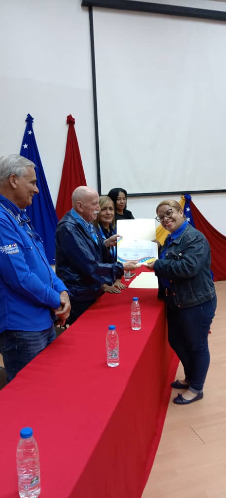 #UNETRANS #12Feb - UNETRANS realizó entrega de credenciales al personal docente de nuestra casa de estudios, en total fueron 33 ingresos y 6 ascensos, el acto estuvo presidido por las autoridades universitarias.