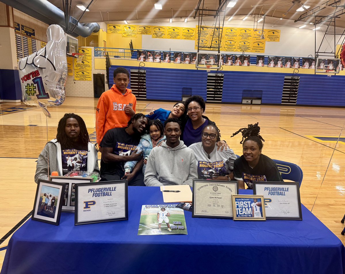 Congratulations to these guys and their families!! #PenToPaper let’s gooooo 🗣️