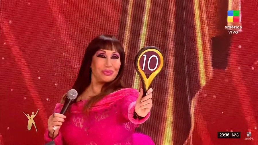 Conitoazu's tweet photo. Luz votando a la tana y a la garca de delfina... reina motherrrr  
#GranHernano #GH2025 https://t.co/USTK5JSqwG