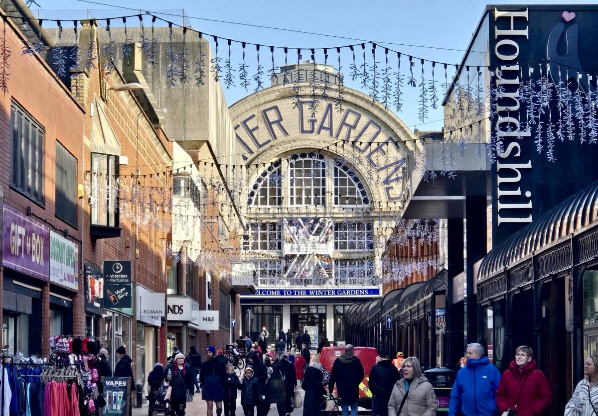 監督作品のNetflix映画『＃10DANCE』。

#Netflix のラインアップイベントでファーストルック公表されたけど、世界配信は年末の12月。本場イギリスロケも含め、これから編集だけど、かなり面白くなっちゃう予感。
#竹内涼真 ＃町田啓太