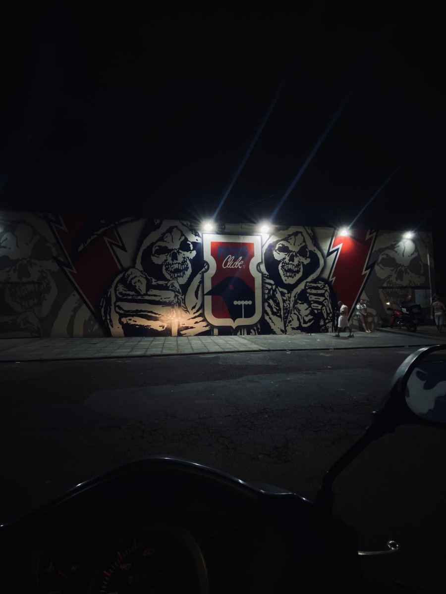 Tantas histórias. Tantos momentos. Tantas vivências.

Guardo cada uma delas com carinho.

Só quem é sabe.

Ir embora desse jeito é triste demais.