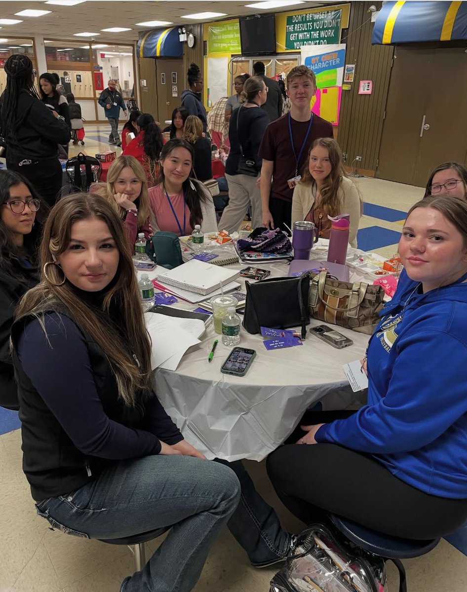 Bloom Trail Counselors (@btcounselors) on Twitter photo Today we celebrated our stellar Bloom Trail students who earned top grades or had perfect attendance for first semester— congratulations and keep up the good work! <a href="/PrincipalKeene/">Glynis Keene</a> <a href="/DrNavarre/">Supt. Lenell Navarre</a> Today we celebrated our stellar Bloom Trail students who earned top grades or had perfect attendance for first semester— congratulations and keep up the good work! <a href="/PrincipalKeene/">Glynis Keene</a> <a href="/DrNavarre/">Supt. Lenell Navarre</a>