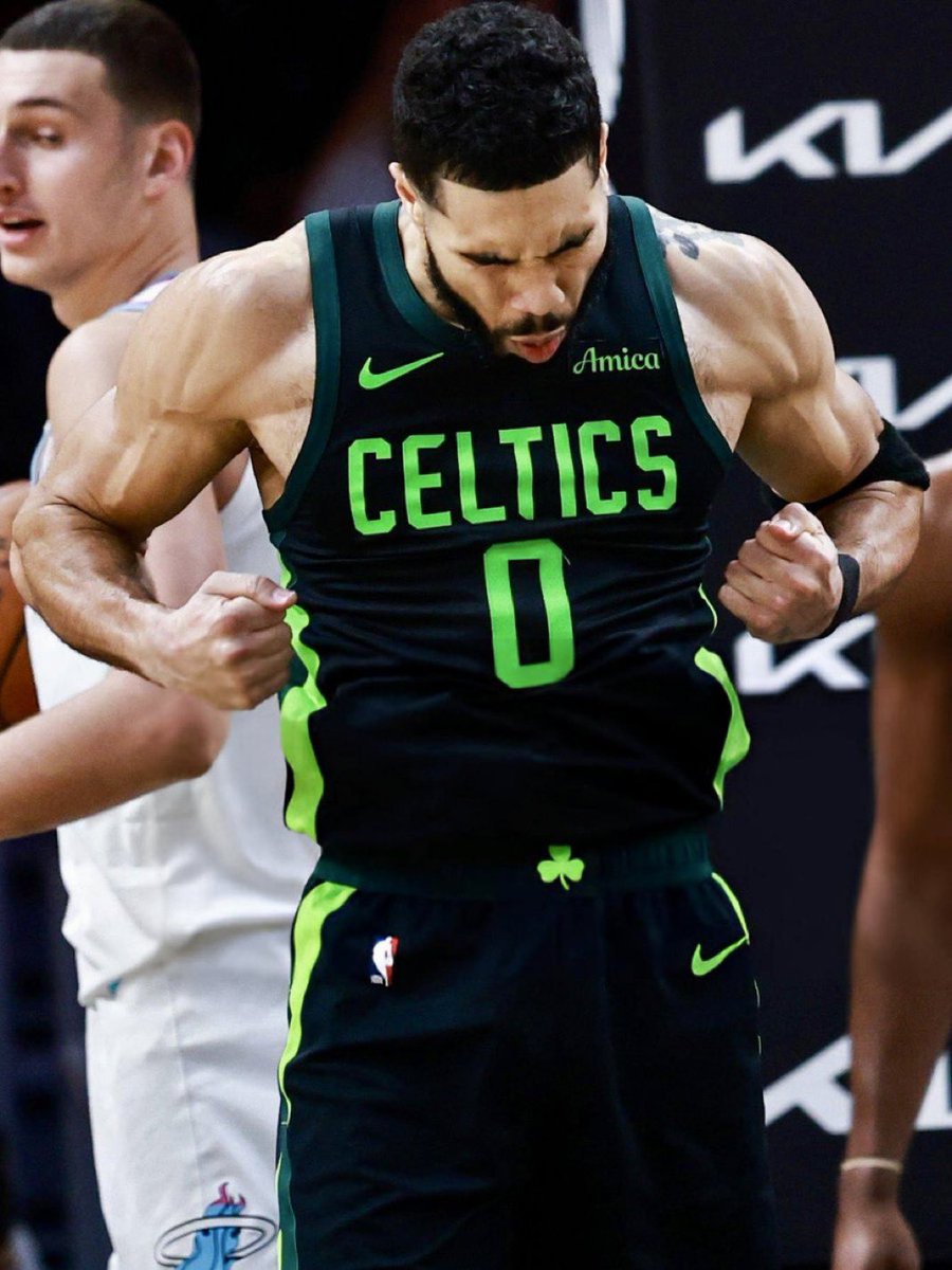 big_business_'s tweet photo. Jayson Tatum's last 3 games:

🍀40 PTS 6 REB 13-26 FG 
🍀33 PTS 8 REB 13-26 FG 
🍀32 PTS 13 REB 12-22 FG 

🍀35.0 PPG
🍀9.3 RPG
🍀4.3 APG
🍀49.4 FG%
🍀37.5 3FG%
🍀+43
🍀3-0 https://t.co/tpaGR1NftR
