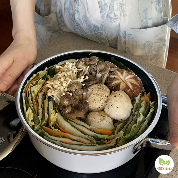 겨울요리 새우완자 버섯 샤브샤브 만들기 #샤브샤브 #새우완자 #겨울요리 youtube.com/shorts/tOgYZFj…
자세한 레시피: blog.naver.com/lara_of_april/…