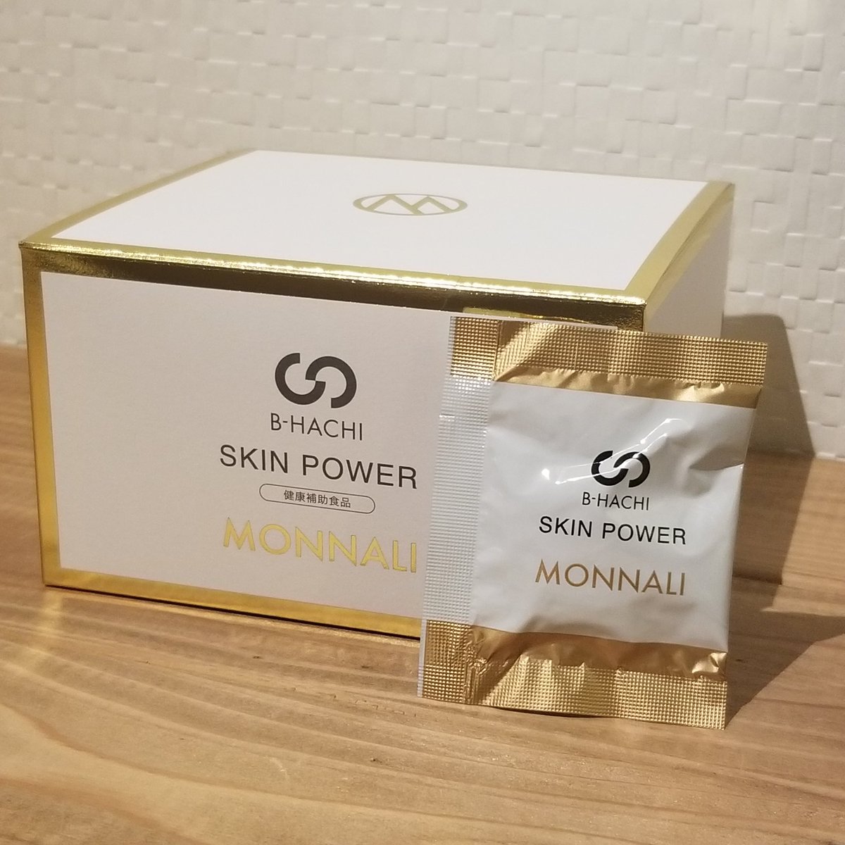 relaxsalonfix's tweet photo. MONNALIのスキンパワーを飲んでます。アミノ酸やビタミン、ミネラルが豊富なスッポン。ピクノジェノール、40種以上の栄養素を含むローヤルゼリーを組合せたサプリ。
 #MONNALI  #スキンパワー  #サプリ https://t.co/q5gQ0Teb0Y