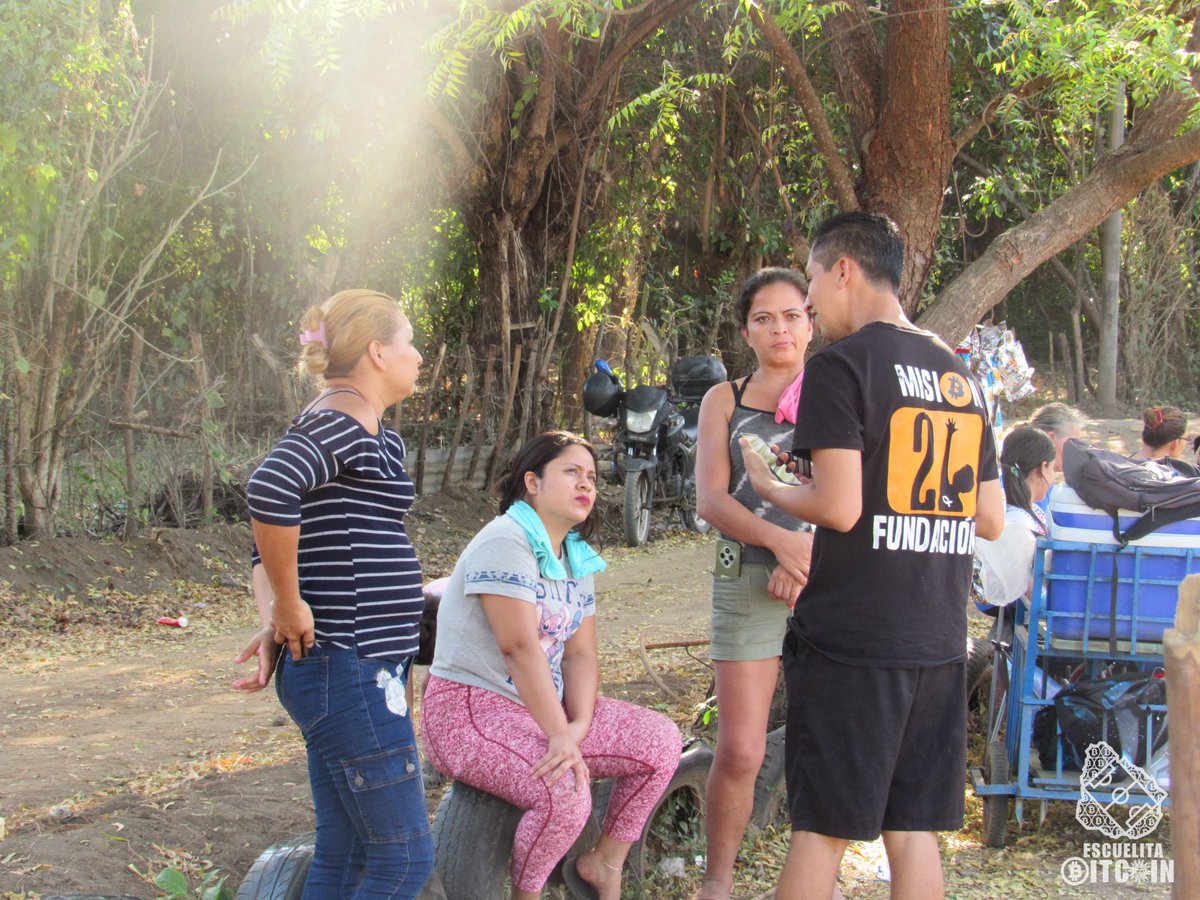 Today, during our activity in Colonia El Pedregal, Usulután, the children not only learned about Bitcoin and biblical principles, but the parents also started downloading wallets to receive Bitcoin.

Little by little, we are transforming the community.