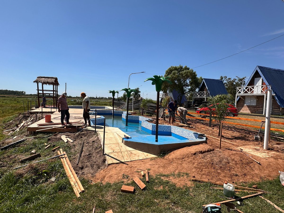 munidesaladas's tweet photo. Estamos en los detalles finales de la obra 👌

Próximamente, el Complejo Turístico Municipal lucirá con las primeras piletas para disfrutar en familia, con amigos y en comunidad 👨‍👩‍👧‍👦

Seguimos transformando la ciudad 🙌 

#SaladasHaciaAdelante  
#obras #planificación https://t.co/bjIFwGnKJc