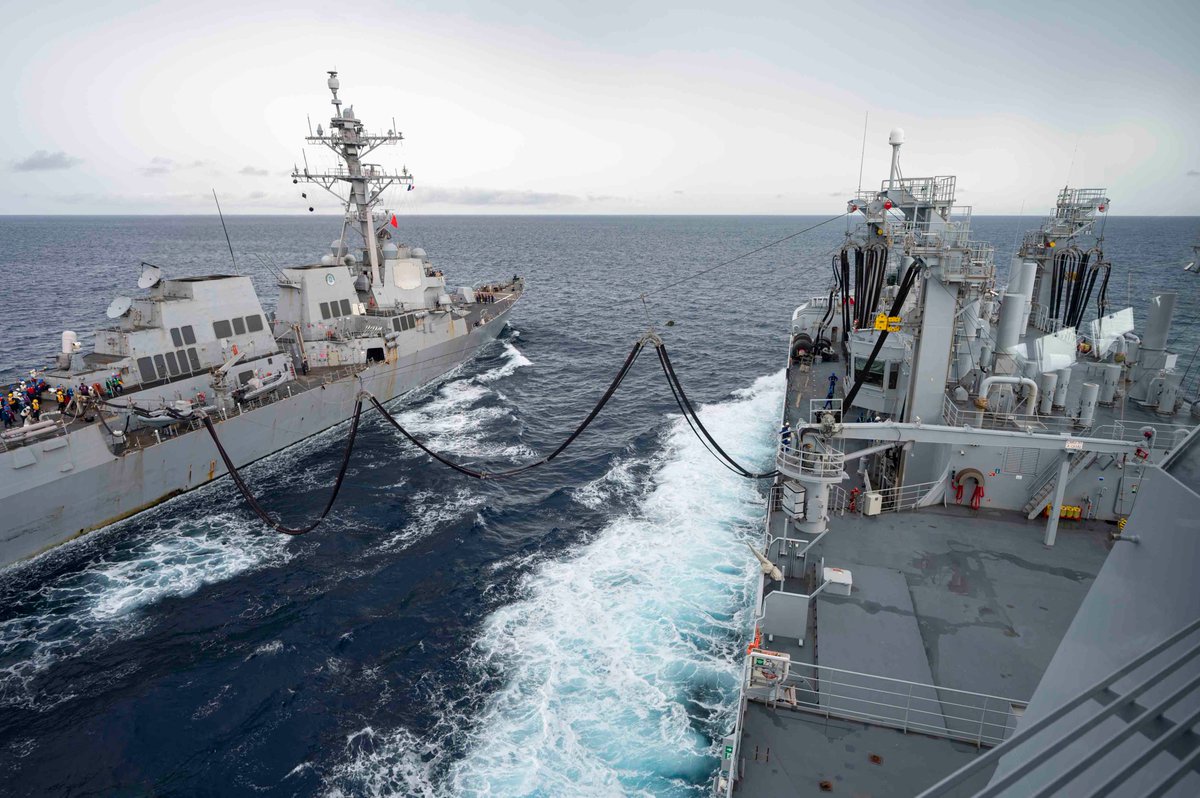 French_CSG's tweet image. #PacificSteller Depuis le 7 février, les unités 🇫🇷 , 🇺🇸 et 🇯🇵 réalisent de nombreuses activités pour développer leur interopérabilité comme les ravitaillements à la mer 📸 Le Jacques Chevallier, intégré à la 🇺🇸 TF73, a ravitaillé les destroyers Princeton et Sterett du #CSG1.