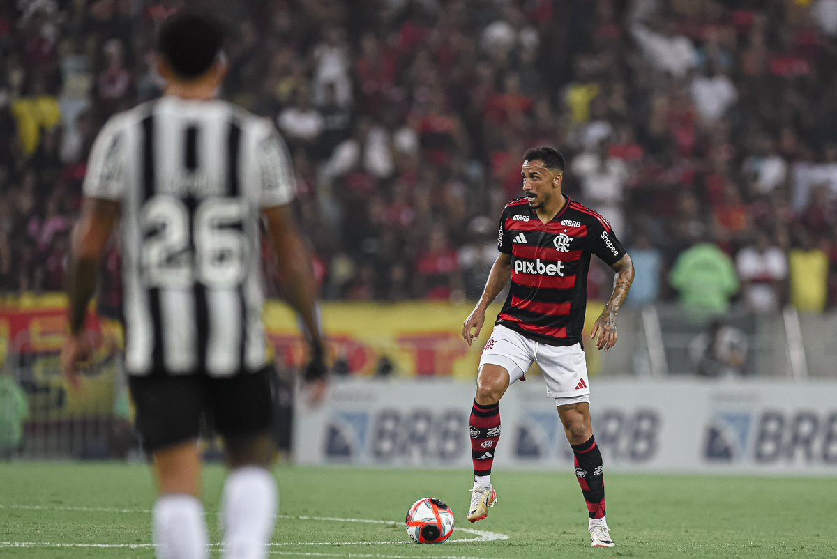 Flamengo's tweet photo. Que partida, Danilo! 👏

#VamosFlamengo 

📸 Paula Reis / CRF https://t.co/gg0sJ98QBG