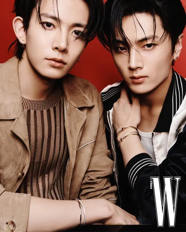 viraltakes's tweet photo. Heeseung and Jay of ENHYPEN look amazing for W Korea x POMELLATO. https://t.co/anq88mpueS
