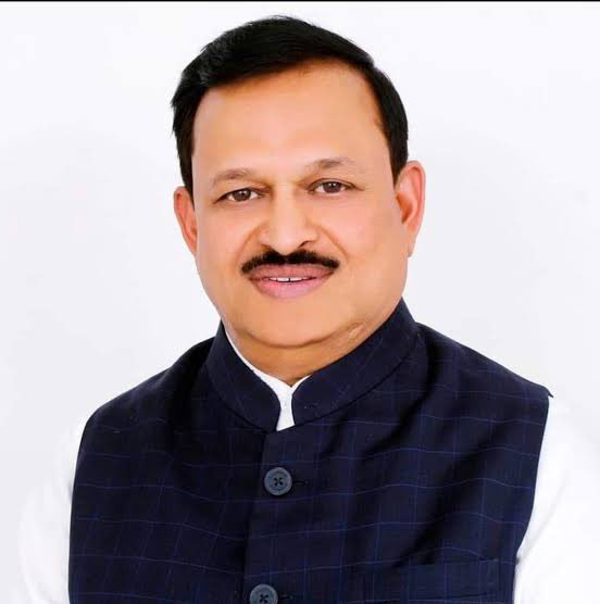 नाम: रमेश अवस्थी (<a href="/irameshawasthi/">Ramesh Awasthi</a>)
काम: केजरीवाल की तरह मीडिया में हवाबाज़ी करना, धरातल में कोई काम ना करना।