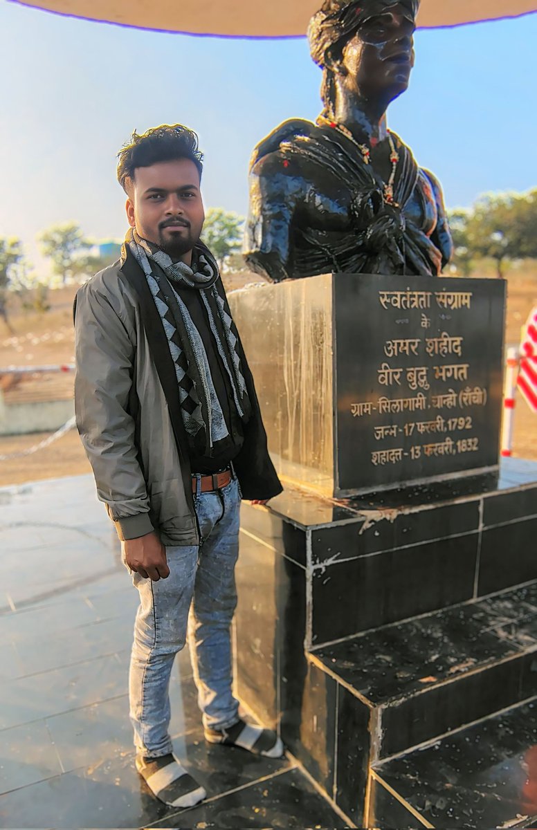 SanjayK36545378's tweet image. झारखण्ड के परम वीरों ने 1857 के संग्राम से कहीं पहले अंग्रेजों के शोषण और अत्याचार के खिलाफ विद्रोह करना शुरू कर दिया था। 
झारखण्डी माटी के वीर सपूत, लरका विद्रोह के महानायक अमर वीर शहीद वीर बुधु भगत जी के शहादत दिवस  पर उन्हें  कोटि कोटि शत-शत नमन 
#झारखण्ड के वीर_शहीद अमर_रहे