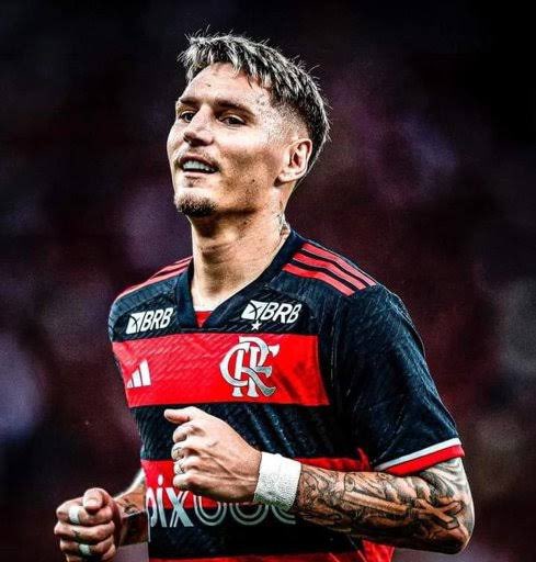 falando_tatica's tweet photo. Esse cara perdeu a mãe tem uma semana. 

Entrou em campo hoje improvisado pelo lado esquerdo e, mais uma vez, cumpriu com excelência a função primária de um lateral, que é defender. 

MÁXIMO RESPEITO!! https://t.co/jGSEXkKO7X