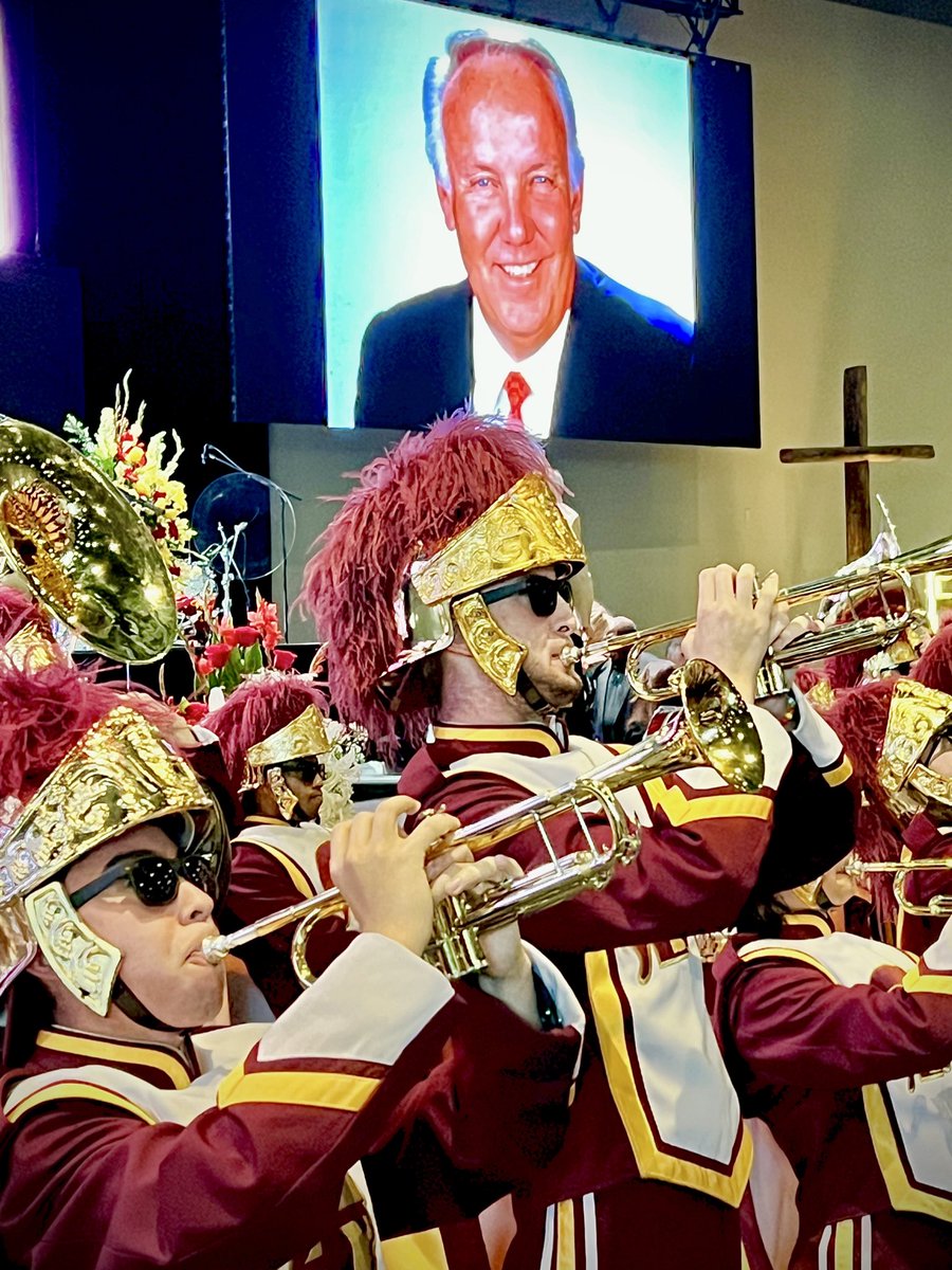 Honored a legendary coach and even better man today. 

#FightOnForever John Robinson!