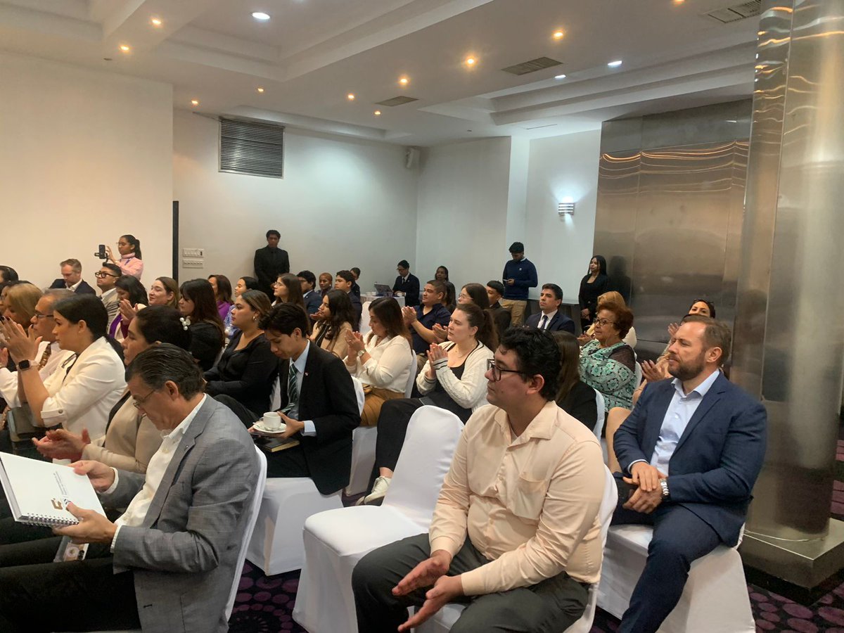 En el marco del primer Café y Diplomacia: experiencias de vida:  Ciberseguridad y estabilidad económica internacional en zonas francas, se realizó la juramentación de nuevos miembros.
Damos la formal bienvenida a las colegas Tayra Barsallo, Miriam Zelaya y Ana Camaño.