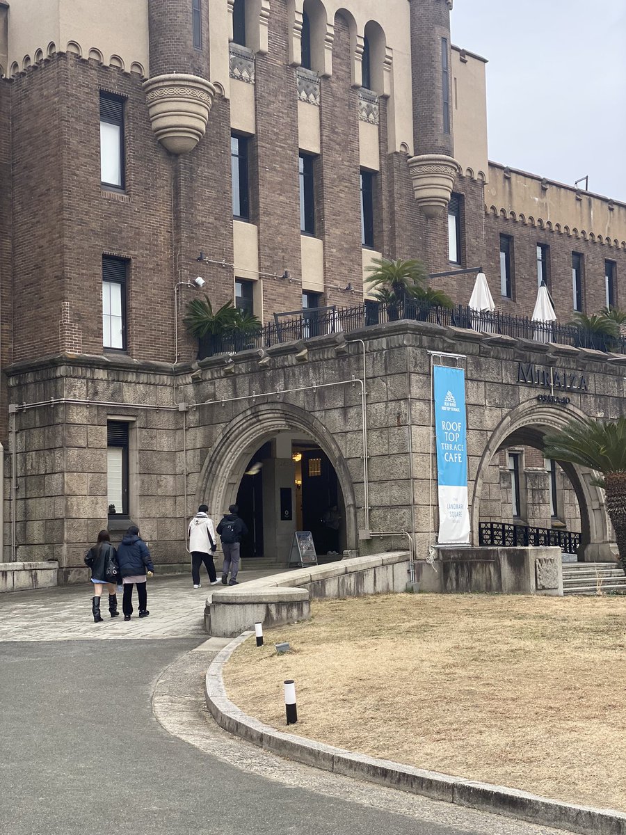 SaltyfishWXY's tweet photo. 失望です。帝国の時の軍事建築、今入ると二次元ばかり。。。天皇の画像見たかった。。。 https://t.co/39xCsyotSB