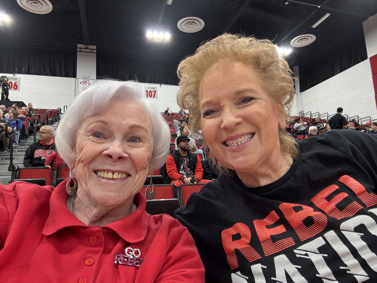 TheAuntieTut's tweet image. #UNLVLadyRebels Back at Cox Pavilion tonight with Gina to watch our Lady Rebels take on SDSU. #GOREBELSGO ‼️