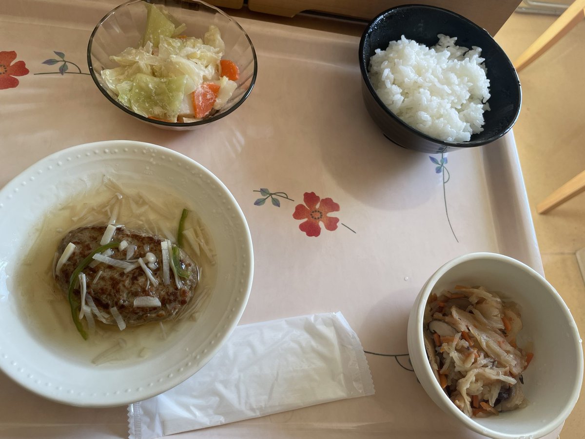入院4日目昼食（3日目〜4日目朝まで絶食）

箸が来ないのでまだ食べられない…