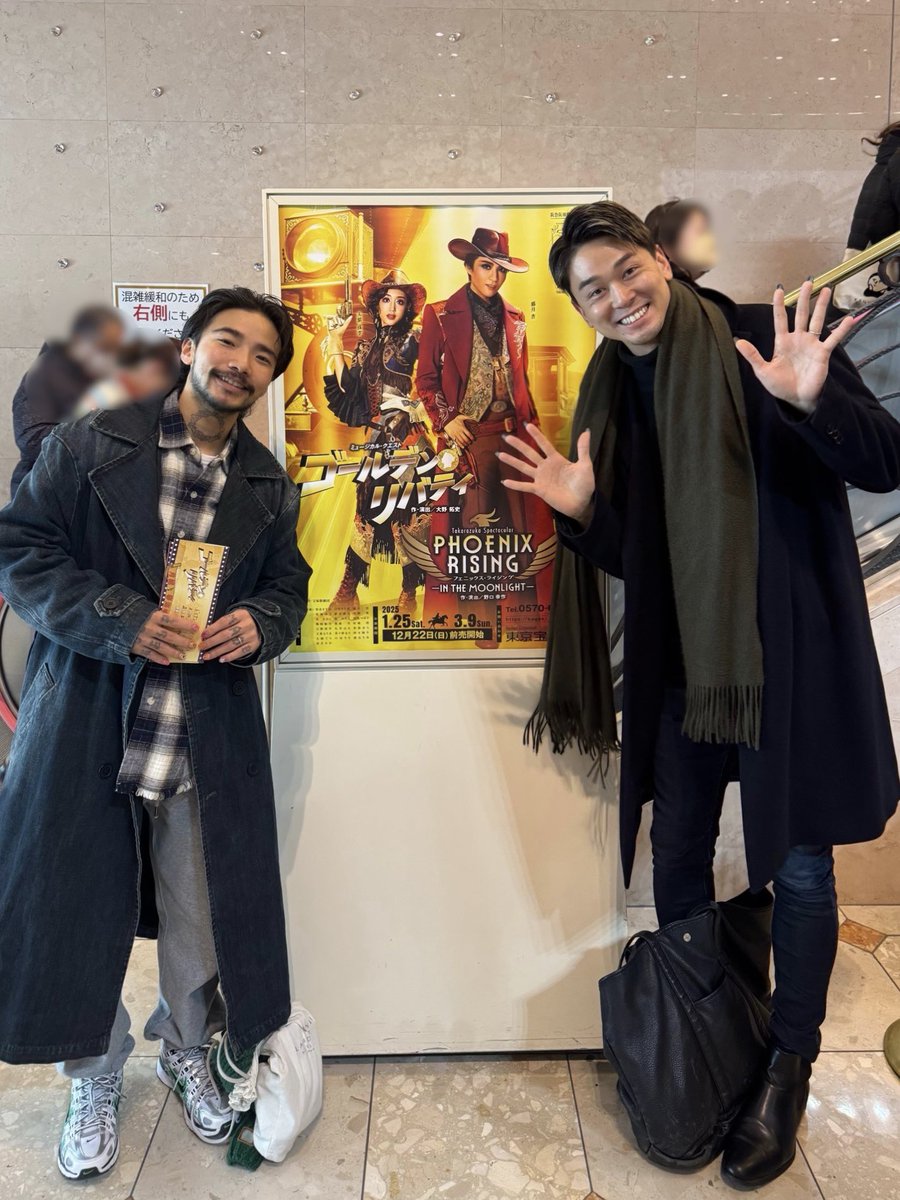 昨晩とうとう宝塚を初体験…✨

前半のお芝居も勿論素晴らしかったのですが、
なんといっても後半のレビューが素晴らしすぎて…🥹

とてつもない規模、人数、セットで60分ノンストップの“エンタメスペクタクル”を浴びて、
往年のMGM好きなアタシは感動しっぱなしでした。

まんまと沼にハマりそう…