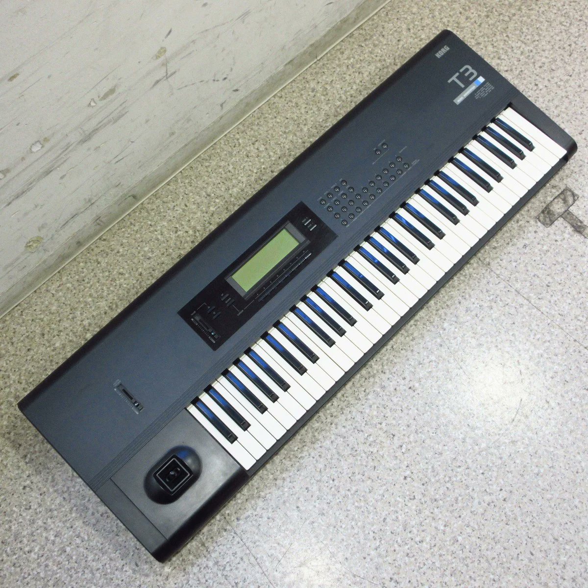 ishibashi_yoko's tweet photo. イシバシ楽器横浜店 #キーボードマート です。
なんと! POLYSIX -PS-6-、POLY-800、M1、T3 と歴代のKORGシンセが揃いました。
店頭は、なかなか壮観な眺めです。
商品ページはコチラから⏬️
https://t.co/wWwEdlwFMg
#コルグ
#シンセ
#POLYSIX
#POLY800
#M1
#T3 https://t.co/Uiam03maAo