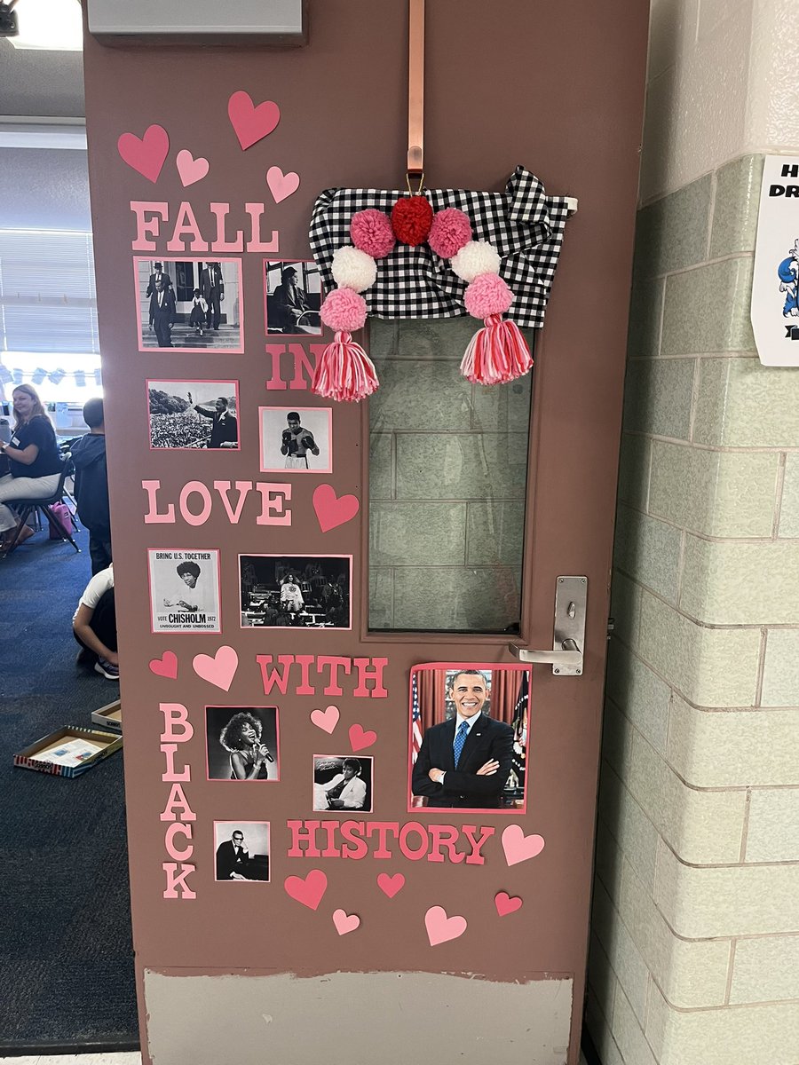AngMZarate's tweet photo. Check out a few of our decorated classroom doors @RHillsFWISD, in honor of Black History Month. https://t.co/drrHk4qTvw