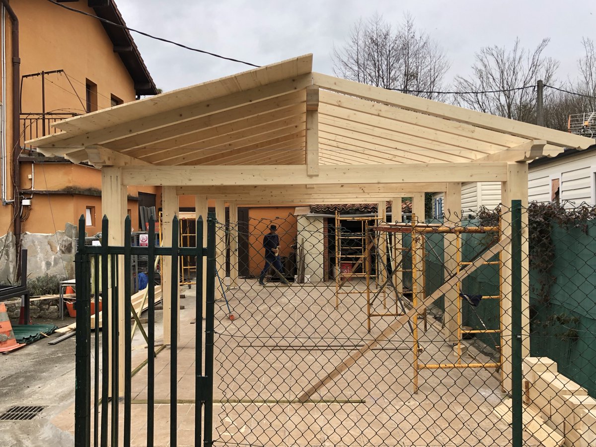 fpbidasoa's tweet photo. 🟢@baserri_berri|ko ikasleek #prestakuntza 📐📏  #enpresan amaitu dute eta #Tomasenea #Baserriberri  zaharberritzen jarraituko dute.
🌲@Oarsoaldea  @CDonibane  @tknika  @Compagnons64  @EASOIKT  🌳
🪵#POCTEFA #INTERREG #Compagnons https://t.co/t55bETYs16