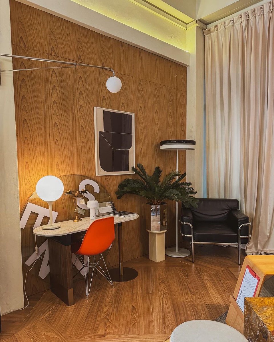 Envies Cafe เจริญกรุง 📍 

ร้านกาแฟเปิดสาขาใหญ่ในย่านตลาดน้อย ราตาไม่แพง เมนูหลากหลาย มุมถ่ายรูปสวยมาก และแสงดีมาก ถ่ายได้ทุกมุมเลย ถึงร้านจะเล็ก ไม่กว้างมากแต่บรรยากาศดีมากๆ เลย   

⏰8.00-16.00 น. 
🚗 ไม่มีที่จอดรถ
#BaristaTH