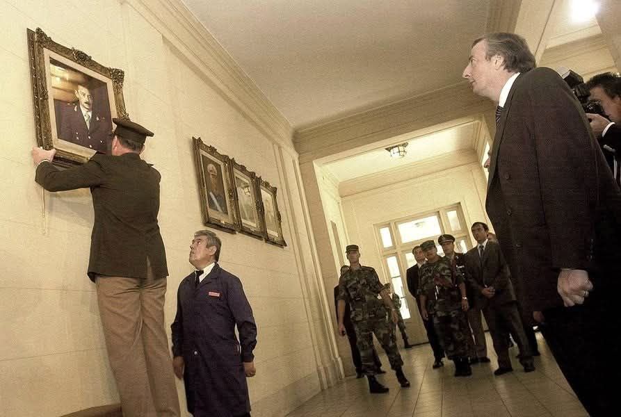 Reproduzcamos por millones la imagen que pretenden borrar.
#MemoriaVerdadYJusticia