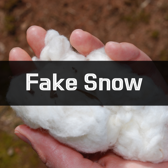 shinO7_O7's tweet photo. 🏔 Fake snow scandal in China!

A tourist spot in Chengdu promoted itself as a "Snow Village", but visitors were shocked to find cotton instead of real snow! 😱

After public outrage, the site was shut down & refunds offered. What do you think?

#China #TourismScam #FakeSnow #TravelNews