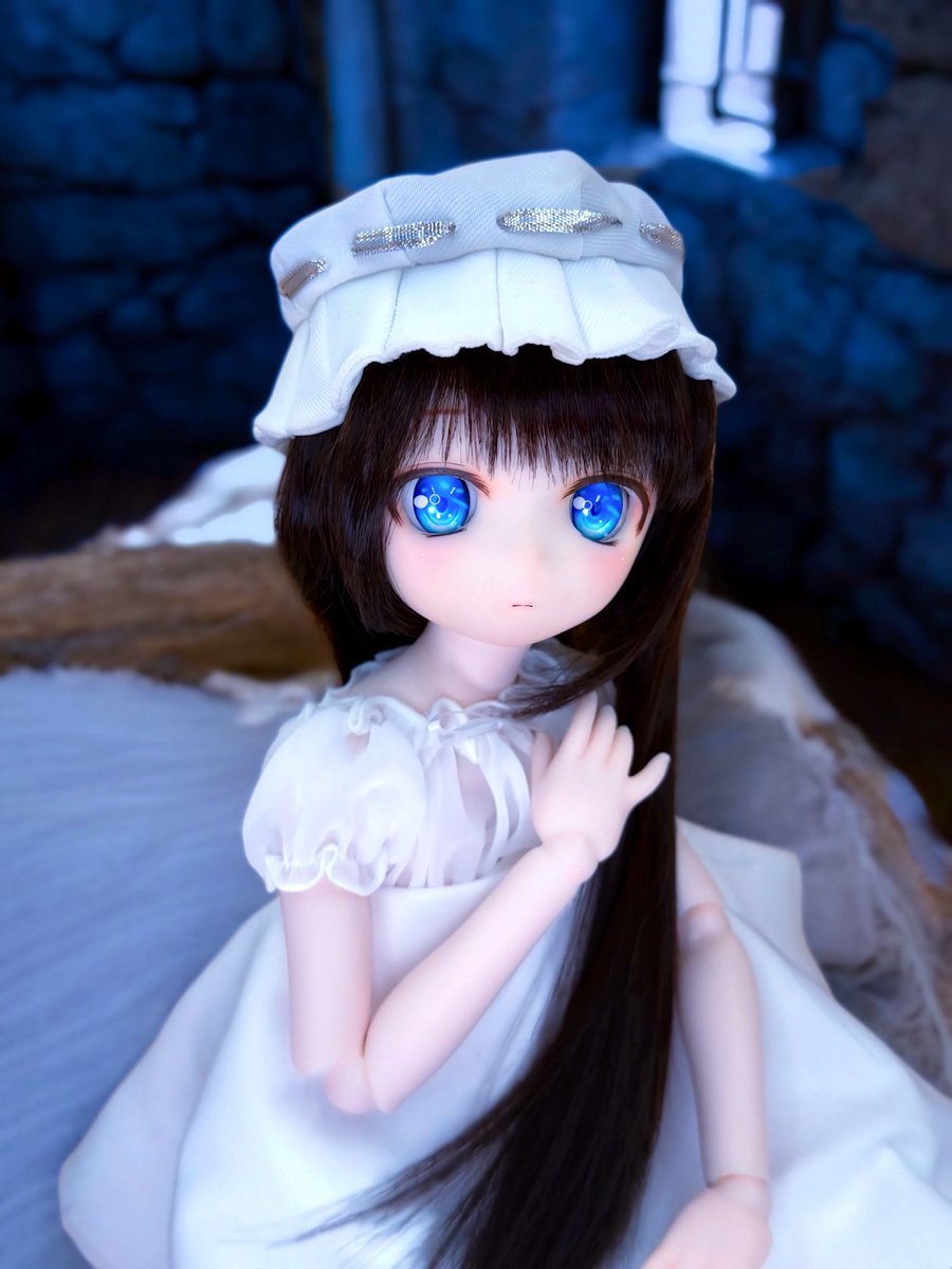 toyou_andforme's tweet image. ＃ガルリト ［見つけた…］③

2人の見守る中、リューズはそっと その目を開けた。

『…ツクヨミ……イルマ､､さん？』

『わたし…また倒れたんですか？
もしかして、ずっと…長く？』

−なに、少し寝坊助だっただけじゃ。

「うん…うん！おかえり、リューズ」

↓続