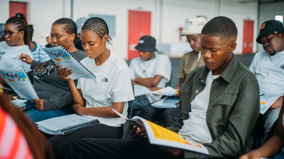 T_EDSF's tweet photo. 🚀 KICK-STARTING A BRIGHTER FUTURE! 🌞😎

We’ve successfully wrapped up our Solar PV Training Induction in Sasolburg! 🎉

Congrats to our eager learners for taking the first step 💡⚡

#JobsFund #RenewableEnergy #SolarTraining #SkillsForSuccess https://t.co/soa3H8kssf