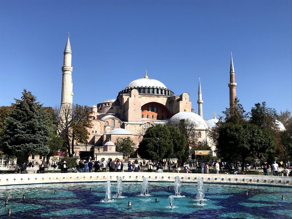 Berat Gecemiz mübarek olsun.

Rabbimden bu gecede dualarımızı kabul etmesini, ülkemize, milletimize ve tüm İslam âlemine birlik, dirlik ve esenlik nasip etmesini niyaz ediyorum.