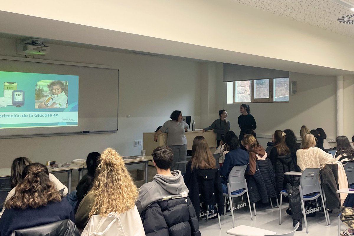 📢 Ahir vam impartir la sessió sobre Alimentació i Mètodes de monitorització de la glicèmia en persones amb DM2, en el marc de l'assignatura de 2n, Infermeria Familiar i Comunitària. Amb la col·laboració d'Elena Mañes (EfiC) i 🎓 estudiants de 3r.
#alfabetitzaciósalut
<a href="/EuiSantPau/">EUI-Sant Pau</a>