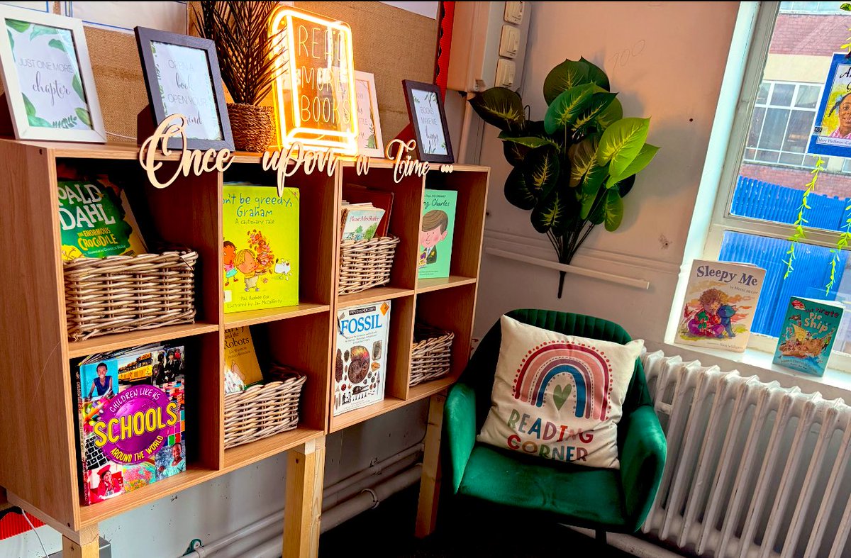 nafeesa_12's tweet photo. Excited to unveil the new reading corner in my classroom! 📚✨ It’s the perfect space for inspiration and adventure. 🌟 My mind is always buzzing with ideas, so stay tuned for a new project coming soon! #ClassroomTransformation #NewBeginnings #TeachersOfTwitter #year2 https://t.co/uuDySrDRZs