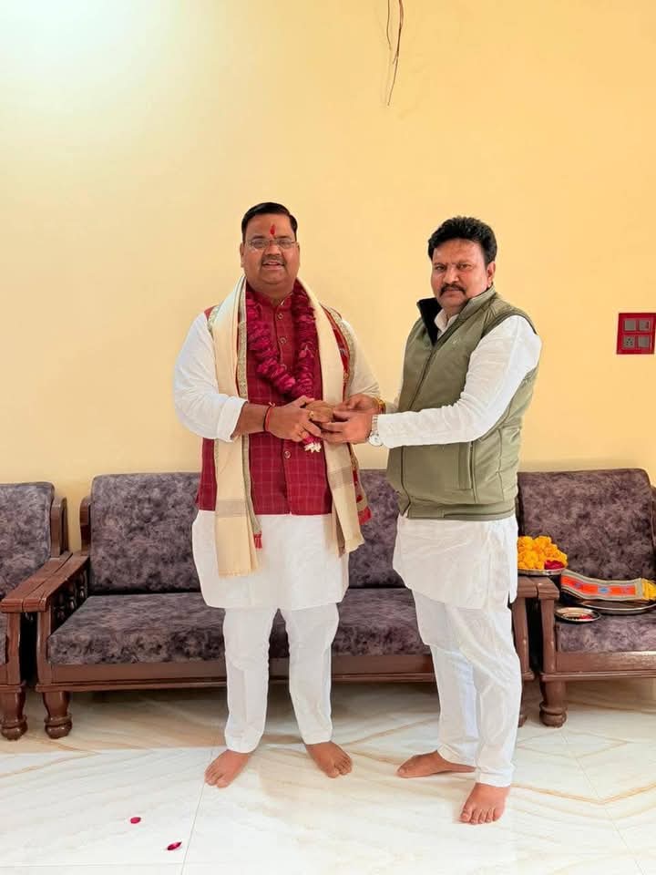 alok_tiwari28's tweet image. भारतीय जनता पार्टी के वरिष्ठ नेता एवं पूर्व मंडल अध्यक्ष पूर्व जनपद अध्यक्ष आदरणीय श्री रामराजा यादव जी के आमंत्रण पर उनके निज निवास ग्राम अमरोद में पहुंचकर आत्मीय भेंट की,

इस अवसर पर आपके सम्मान के लिए हार्दिक आभार एवं धन्यवाद।