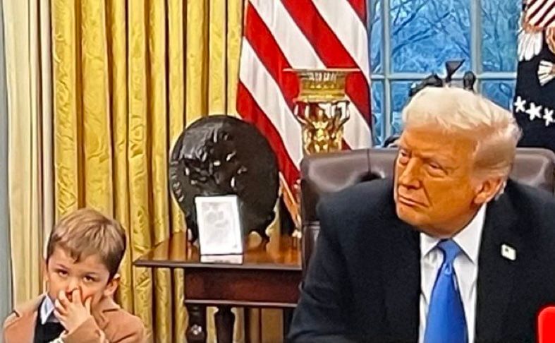 CRees13261345's tweet photo. "Why you sitting in my daddy's chair ? Why are you ?"
#Trump #Musk #XMusk https://t.co/96jKjXpay6
