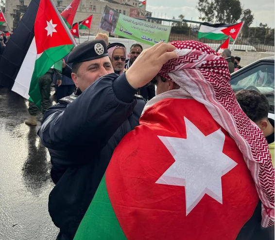notsele's tweet photo. حيثُ البلاد، حيثُ الأردن
📍🇯🇴 https://t.co/RNR9kjpu42