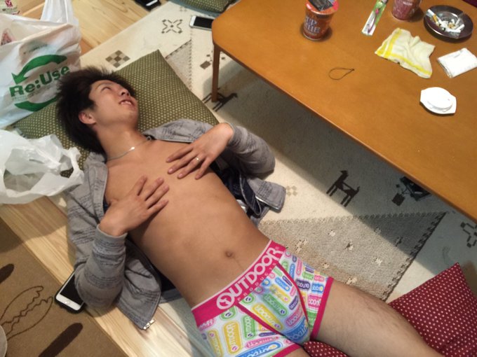 んは速水もこみちの中学時代及び秋本未莉の担任。若槻千夏は高杉瑞穂の彼女。手塚理美さんは小出恵介の母。内藤剛志さんは赤西仁の父。佐土井けん太さんは地上げ屋のボス。宅麻伸は亀梨和也の実父で警察庁刑事局組織犯罪対策部長・警視監。高木雄也君はリーダー格。三浦春馬君はリーダー格。仲間淳太君